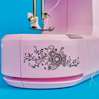                             Růžový šicí stroj                        